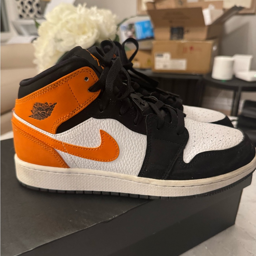 Jordan Air 1 Mid Black Starfish White